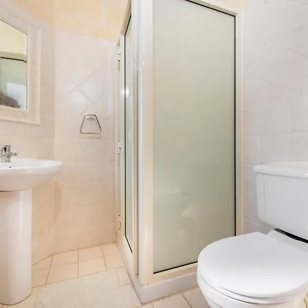 Holiday With Private Pool And Views In-Nadur