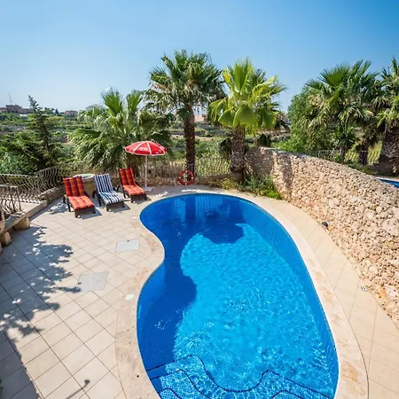 Holiday With Private Pool And Views Hébergement de vacances *