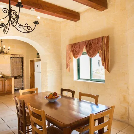 Hébergement de vacances Holiday With Private Pool And Views
