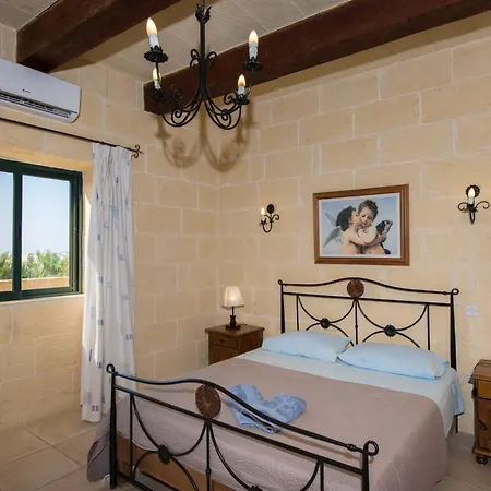 Holiday With Private Pool And Views Nadur