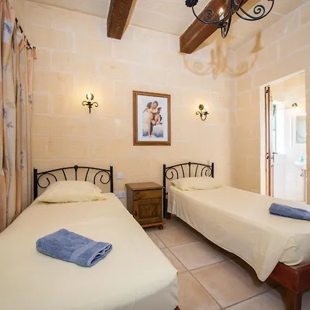 Holiday With Private Pool And Views